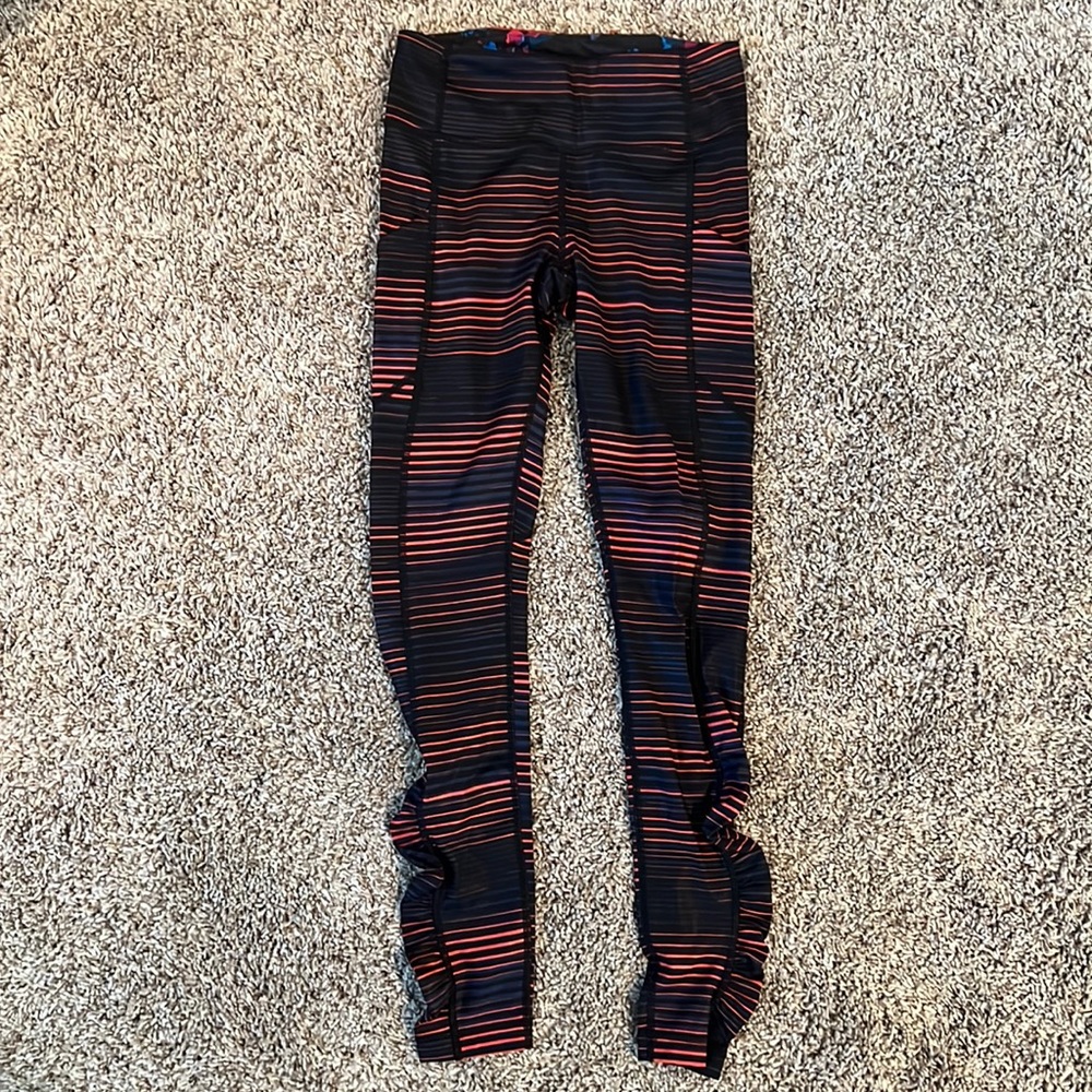 Lululemon scrunch leg with side pockets size 4
